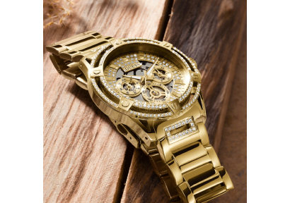 Odważne i inspirujące nowości Guess w nowej kampanii zegarków FW22