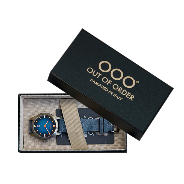 Zegarek OUT OF ORDER 143 Blue OOO.001-17.BL z niebieską tarczą w srebrnej kopercie na niebieskim pasku