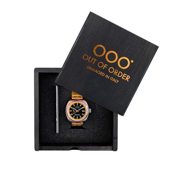 Zegarek OOO.001-5.AR z czarno-pomarańczową tarczą w srebrnej kopercie na brązowym pasku