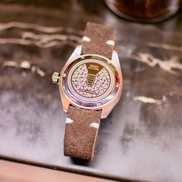 Zegarek OOO.001-25.AE z niebieską tarczą w szarej kopercie na brązowym pasku