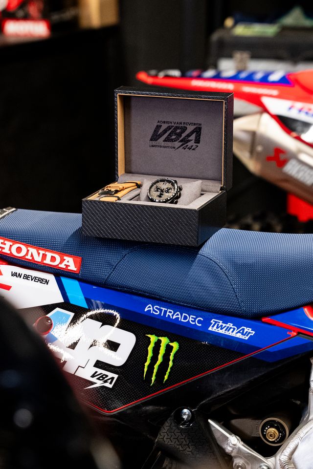 Sportowy zegarek męski 