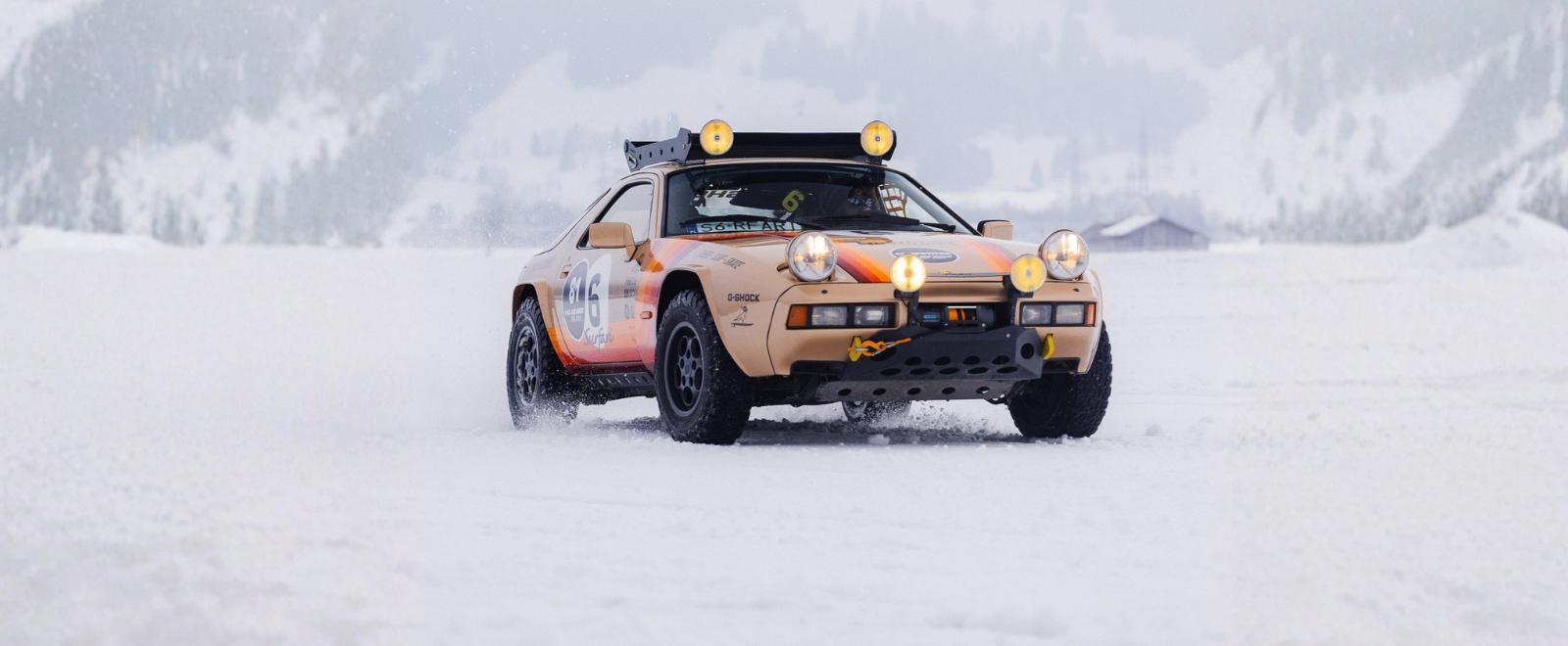 928 SURFARI na lodzie