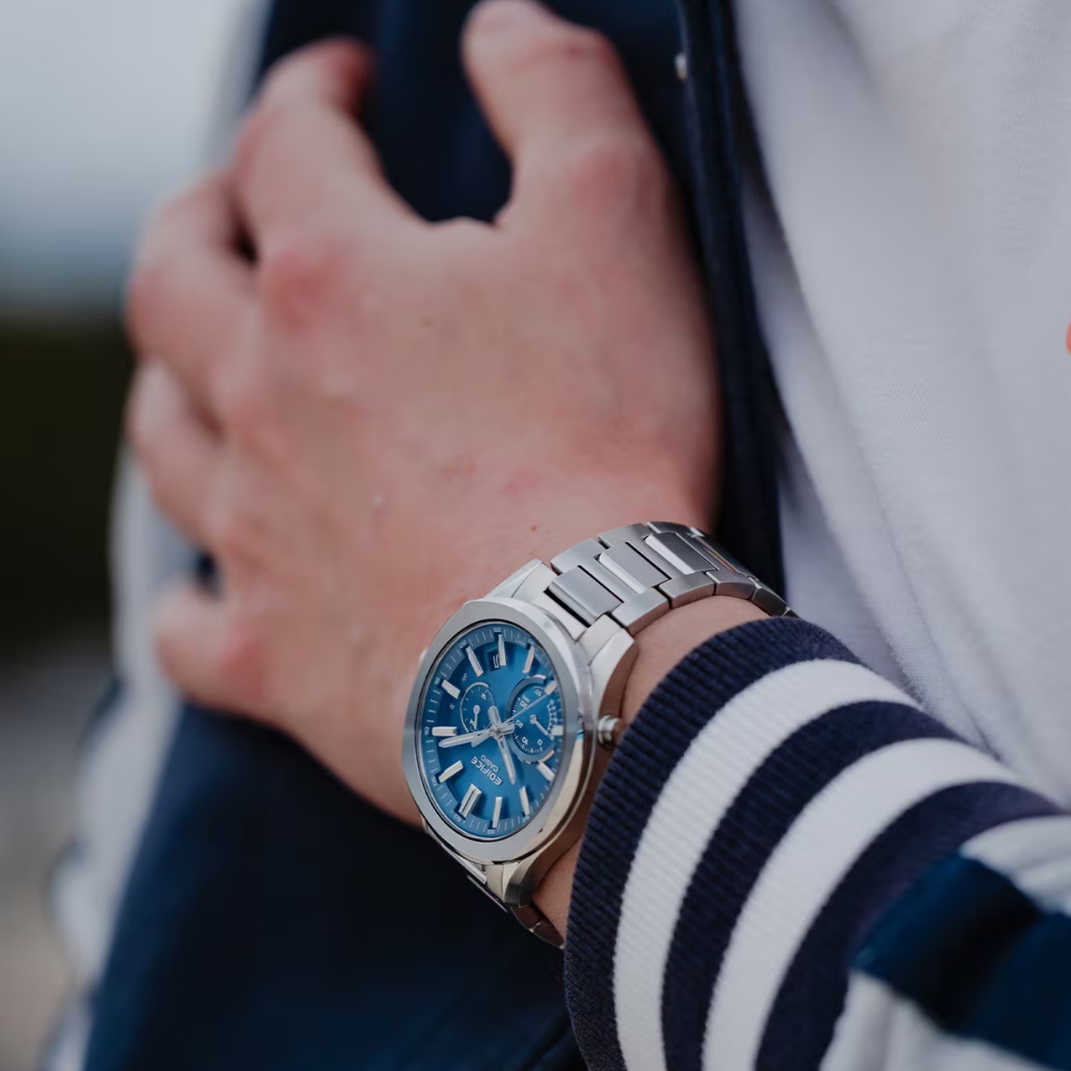 Zobacz CASIO EDIFICE EQB-1300D -2AEF z bliska CASIO EDIFICE EQB-1300D -2AEF z bliska
