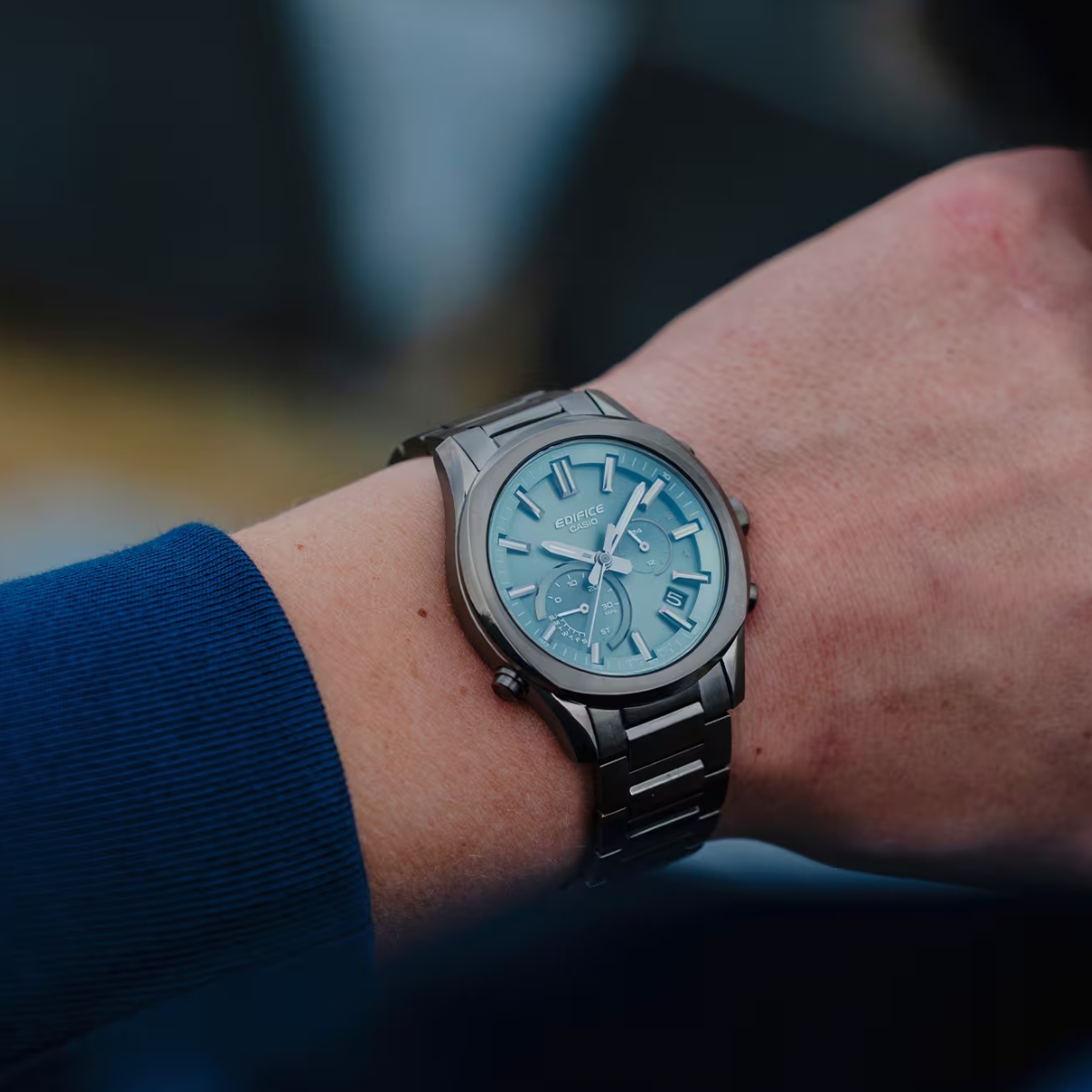 Zobacz CASIO EDIFICE EQB-1300DC -3AEF z bliska CASIO EDIFICE EQB-1300DC -3AEF z bliska