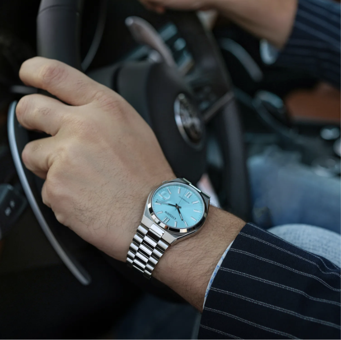 Zegarek męski z niebieską tarczą na bransolecie Citizen Tsuyoza NJ0151-88M