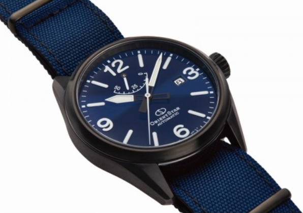 Granatowy zegarek męski z niebieską tarczą Orient Star Sports RE-AU0207L00B