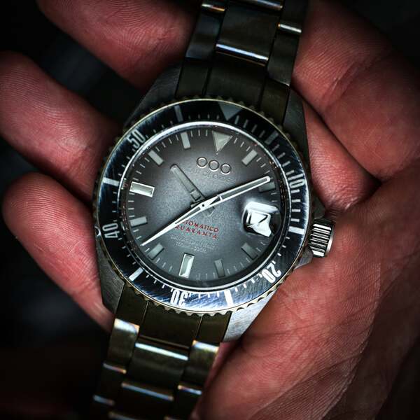 Zegarek męski OUT OF ORDER Automatico Quaranta Black OOO.001-21.NE z szarą tarczą w szarej kopercje na stalowej bransolecie