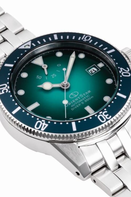 Męski zegarek sportowy z zieloną tarczą Orient Star RE-AU0602E00B