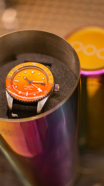 Zegarek OOO.001-25.SOTB z pomarańczową tarczą w srebrnej kopercie na czarnym pasku