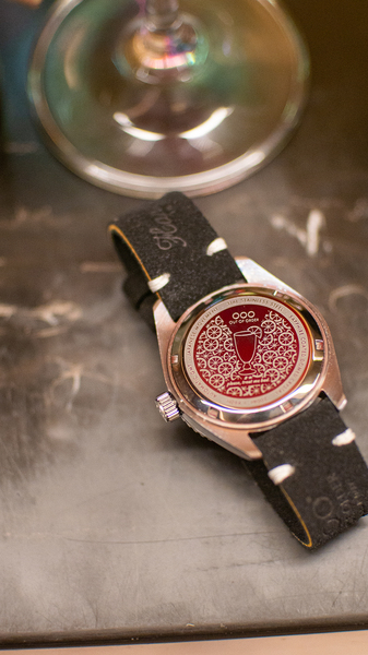 Zegarek OOO.001-25.SOTB z pomarańczową tarczą w srebrnej kopercie na czarnym pasku