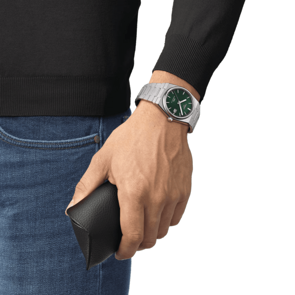 Zegarek męski TISSOT PRX POWERMATIC 80 T137.407.11.091.00 z zieloną tarczą i srebrną kopertą na stalowej bransolecie
