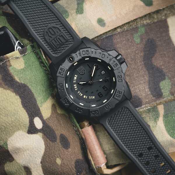 Czarny zegarek męski na pasku Luminox Leatherback Sea Turtle 0300 Series Blackout