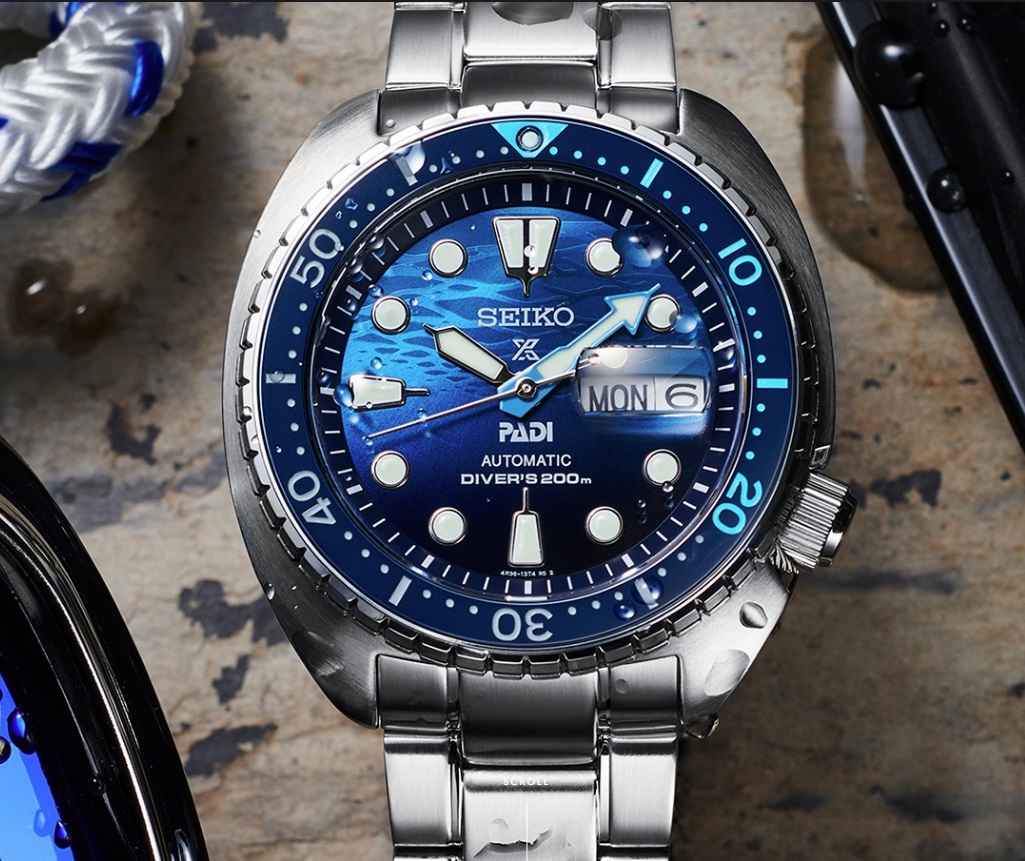Odkryj zegarek męski Seiko PADI diver SI SRPK01K1 z mechanizmem automatycznym oraz niebieską tarczą inspirowaną powierzchnią wody